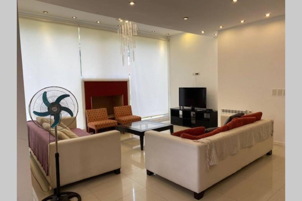Casa Hasta 10 Personas Se Alquila Minimo 2 Noches S Pinamar
